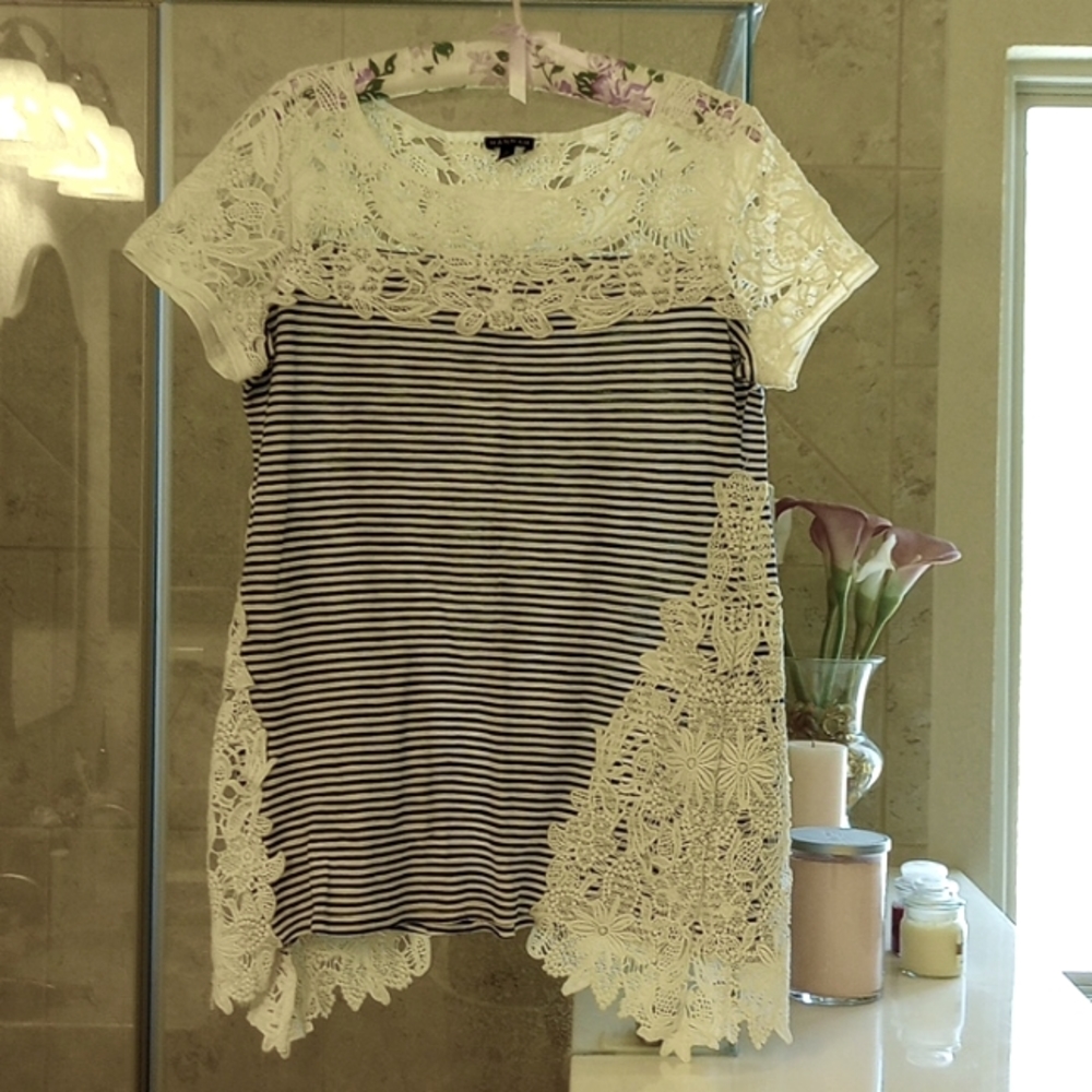EMBROIDERY KNIT DETAILED TOP